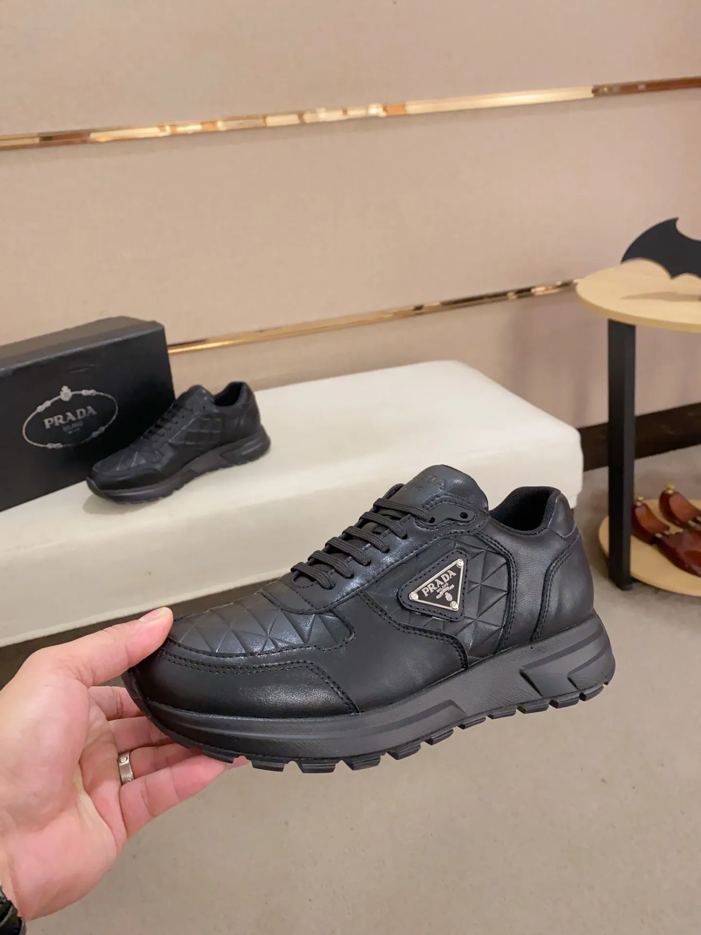 Men's shoes 💰: 500💰 [Prada～Prada] Trendy new styles are on the market. Same style as the official website. Counter quality. Original matching. [Strong] [Strong] Selected first-layer cowhide fabric. Comfortable and breathable sheepskin lining, fine workmanship, upper layer made of 100% pure cowhide, original last shape, comfortable on the feet, shoe sizes 38 to 44